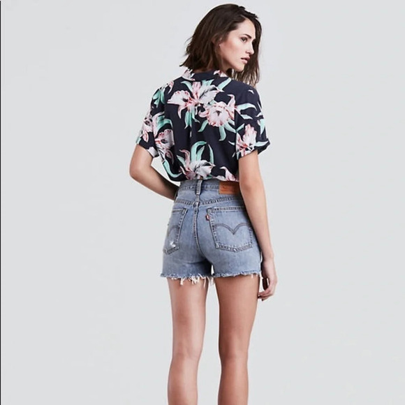 LEVIS WEDGIE FIT SHORTS Blue Your Mind Style # 523600012 High Rise size 28 - Picture 1 of 8
